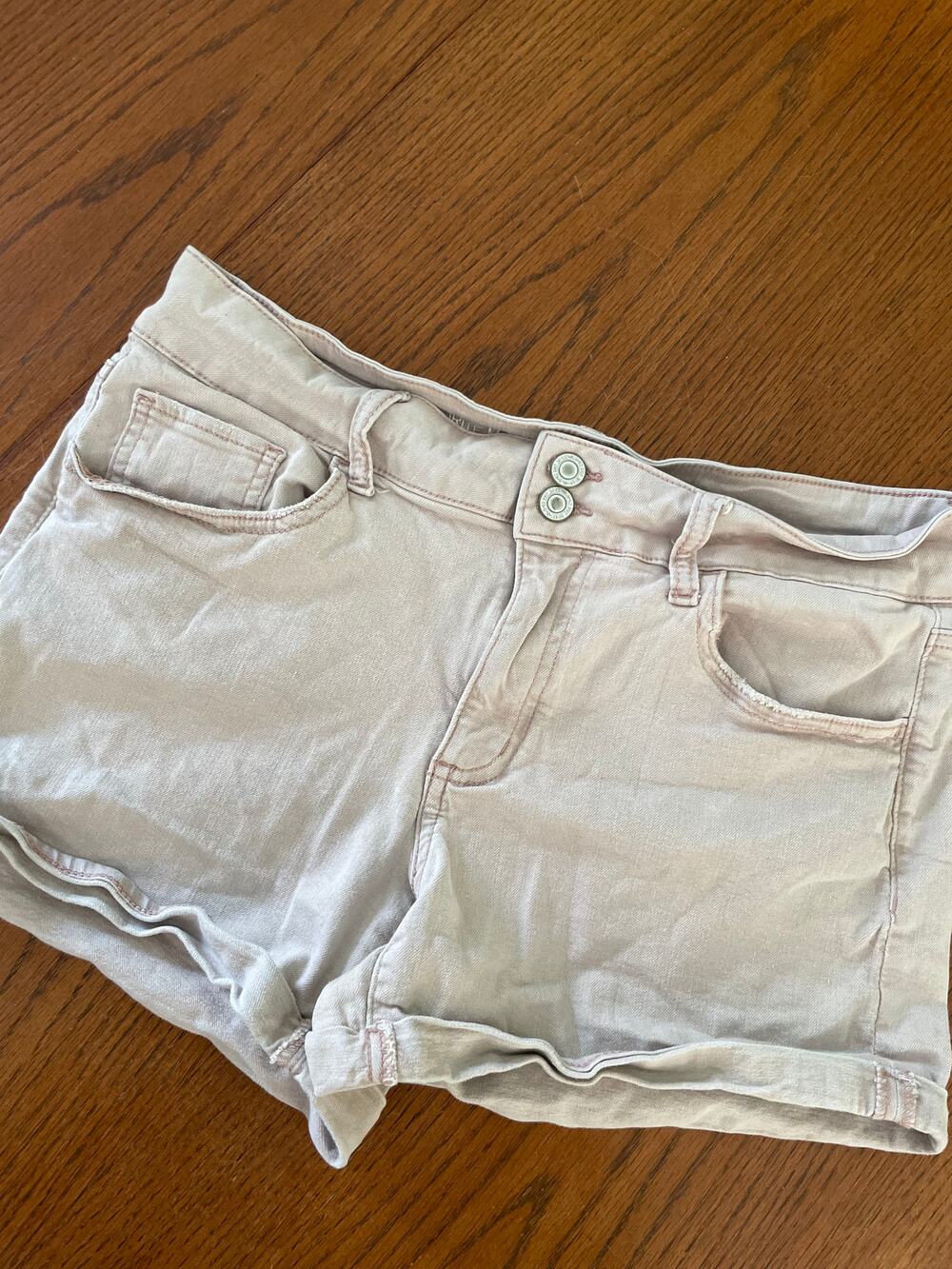 SO Favorite Midi Shorts Size 13
